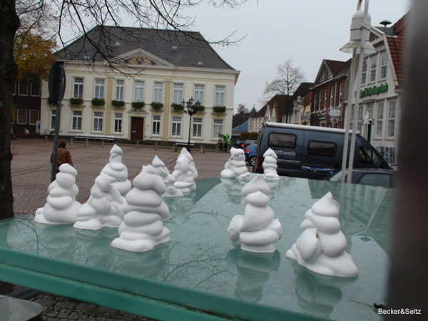 Esens Rathausplatz mit Rathaus