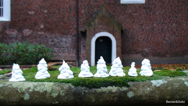 Dornum Eingangss&auml;ule der ev. Kirche St. Bartholom&auml;us