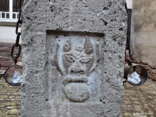 Pranger in der Hessischen Stra&szlig;e